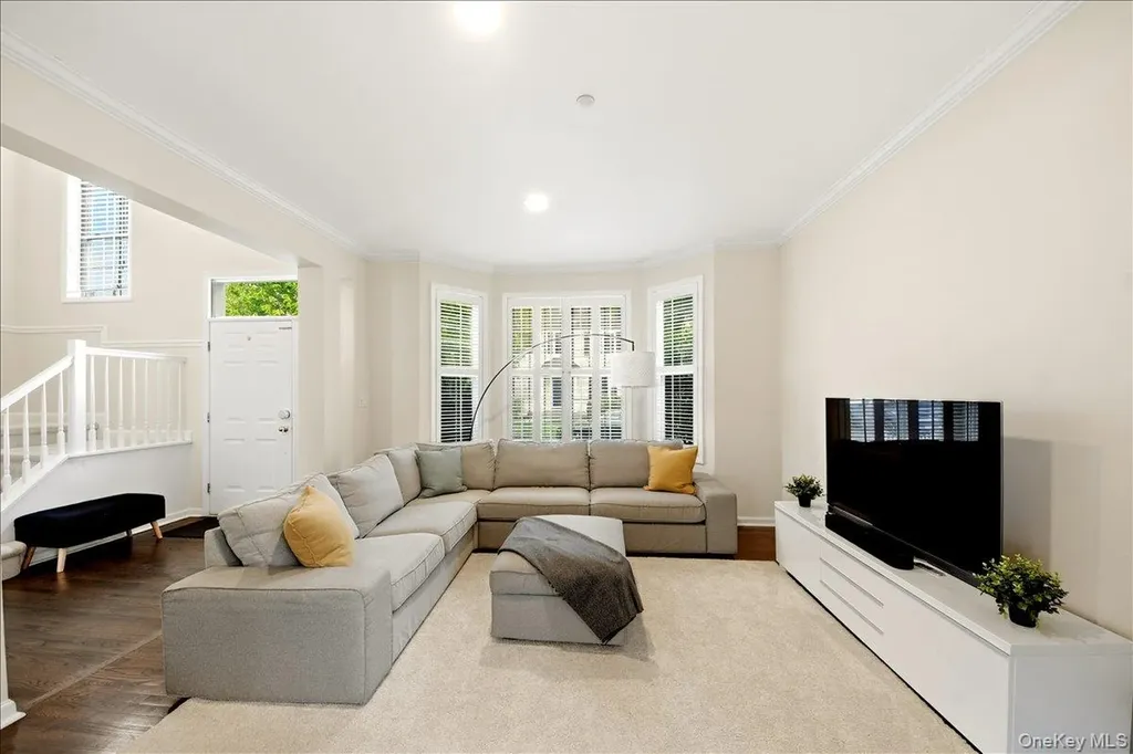 38 Ovation Court White Plains NY 10603