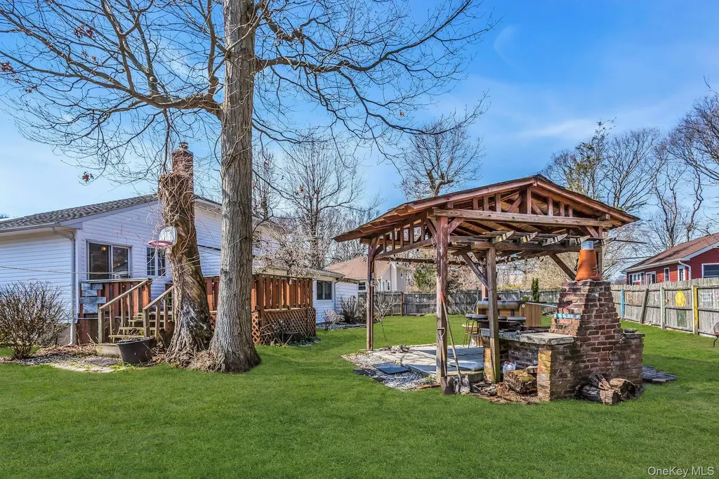 5 Diane Place Bay Shore NY 11706