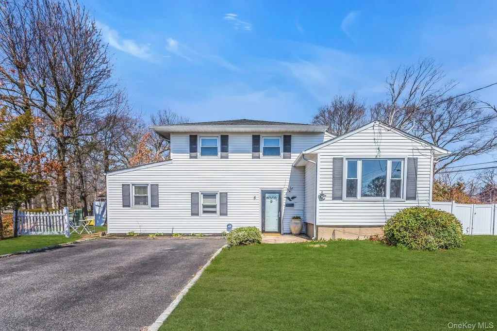 5 Diane Place Bay Shore NY 11706