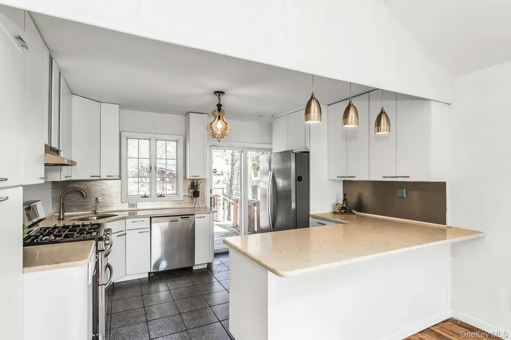5 Diane Place Bay Shore NY 11706