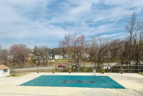 6 Rolling Way Peekskill NY 10566