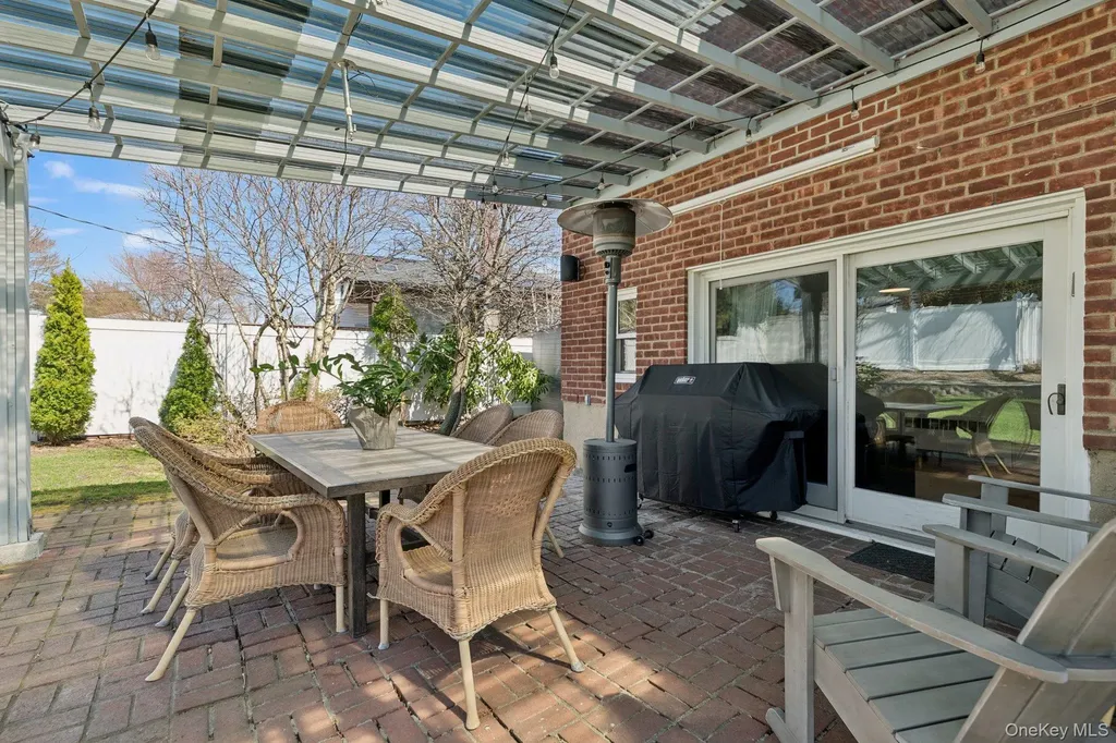 15 Wayland Road Plainview NY 11803