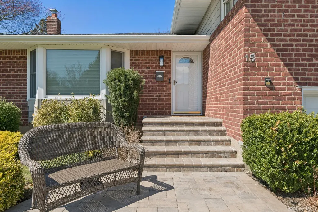 15 Wayland Road Plainview NY 11803