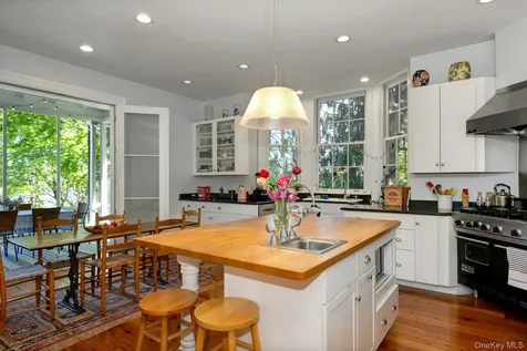34 Lawrence Lane Palisades NY 10964