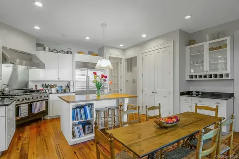 34 Lawrence Lane Palisades NY 10964