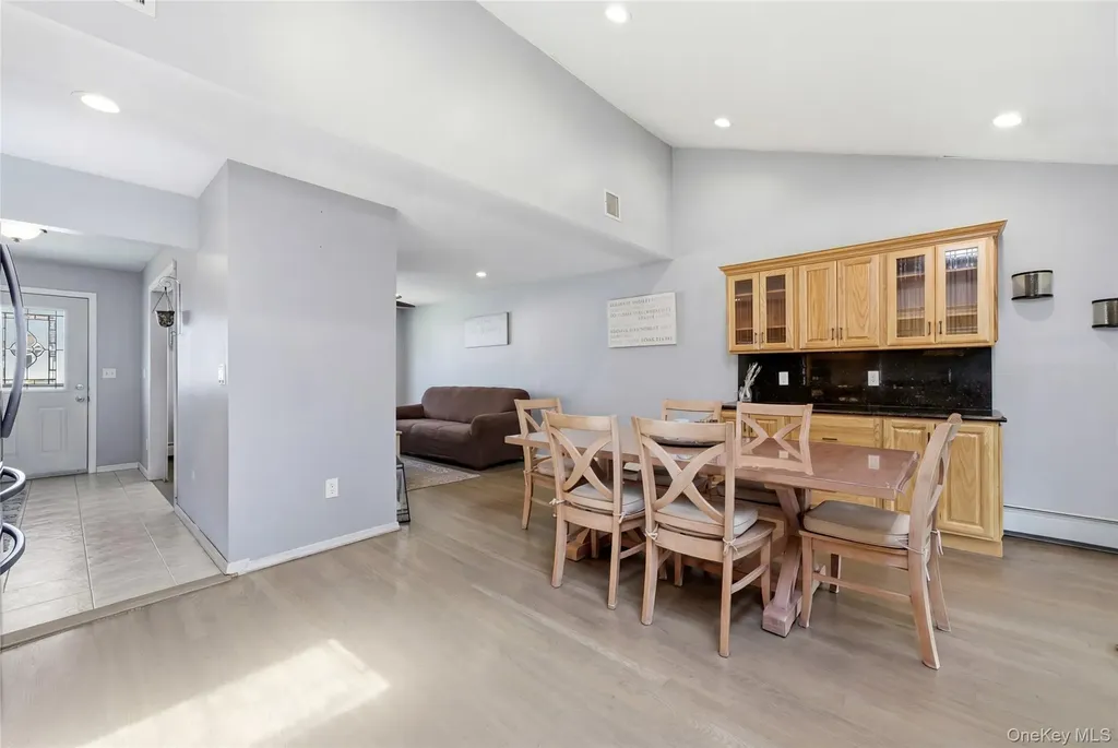 32 46th Street Islip NY 11751