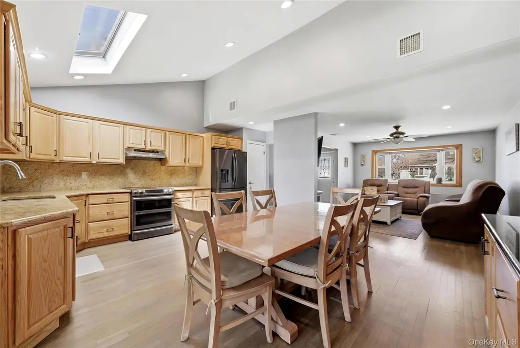 32 46th Street Islip NY 11751