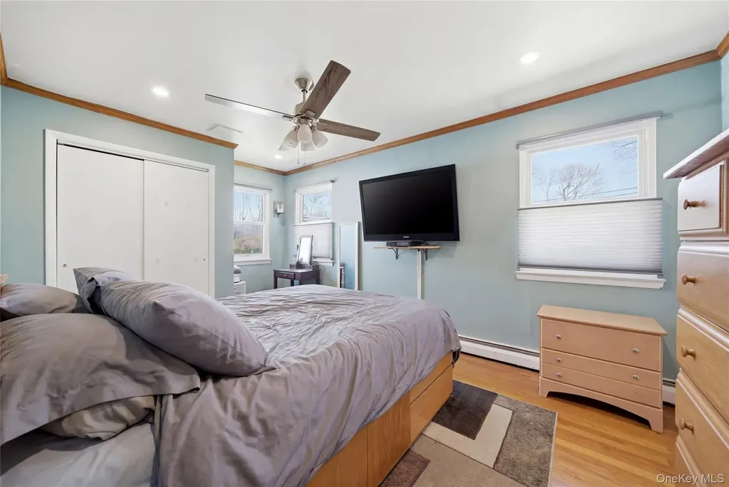 32 46th Street Islip NY 11751