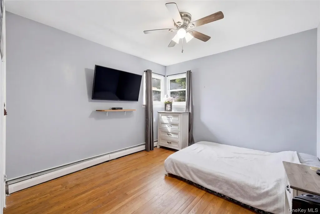 32 46th Street Islip NY 11751