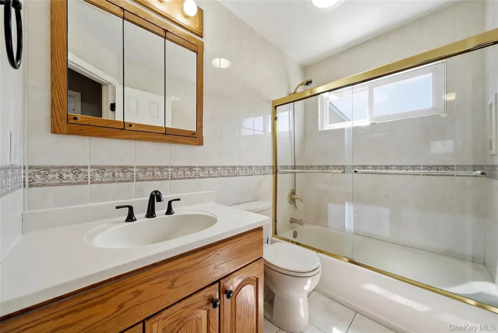 32 46th Street Islip NY 11751