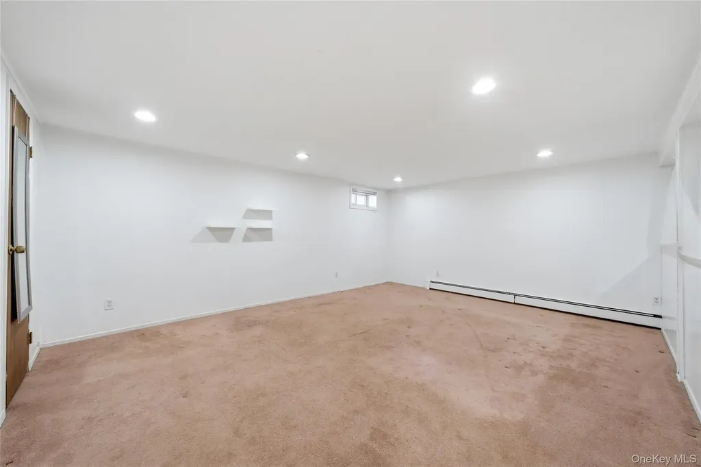 32 46th Street Islip NY 11751