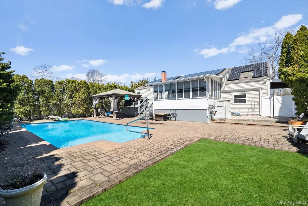 32 46th Street Islip NY 11751