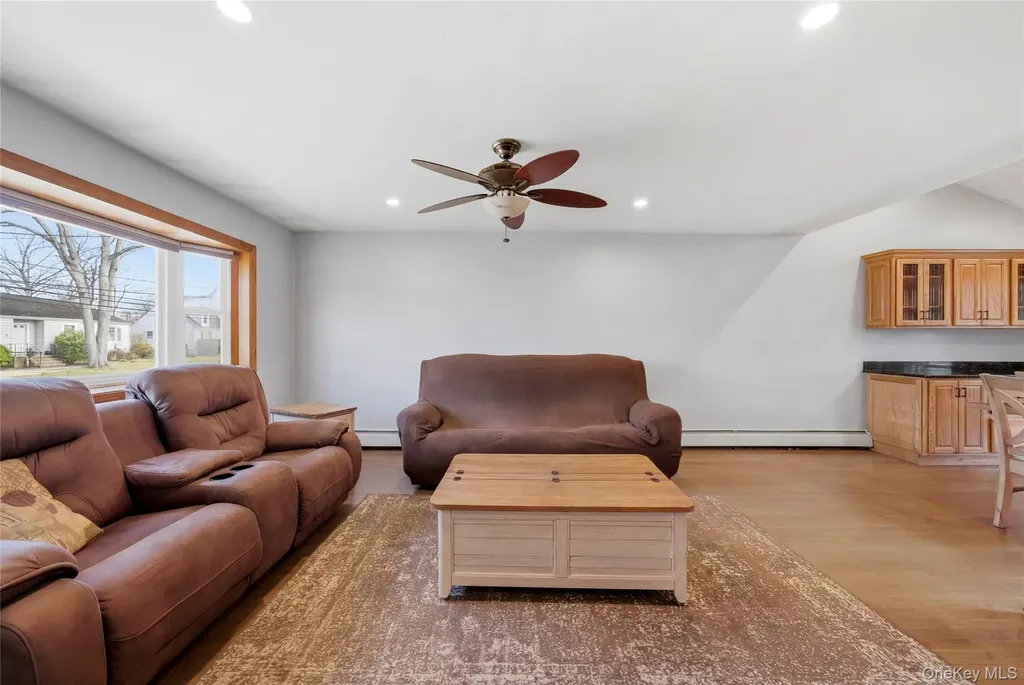 32 46th Street Islip NY 11751