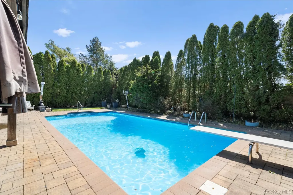 32 46th Street Islip NY 11751