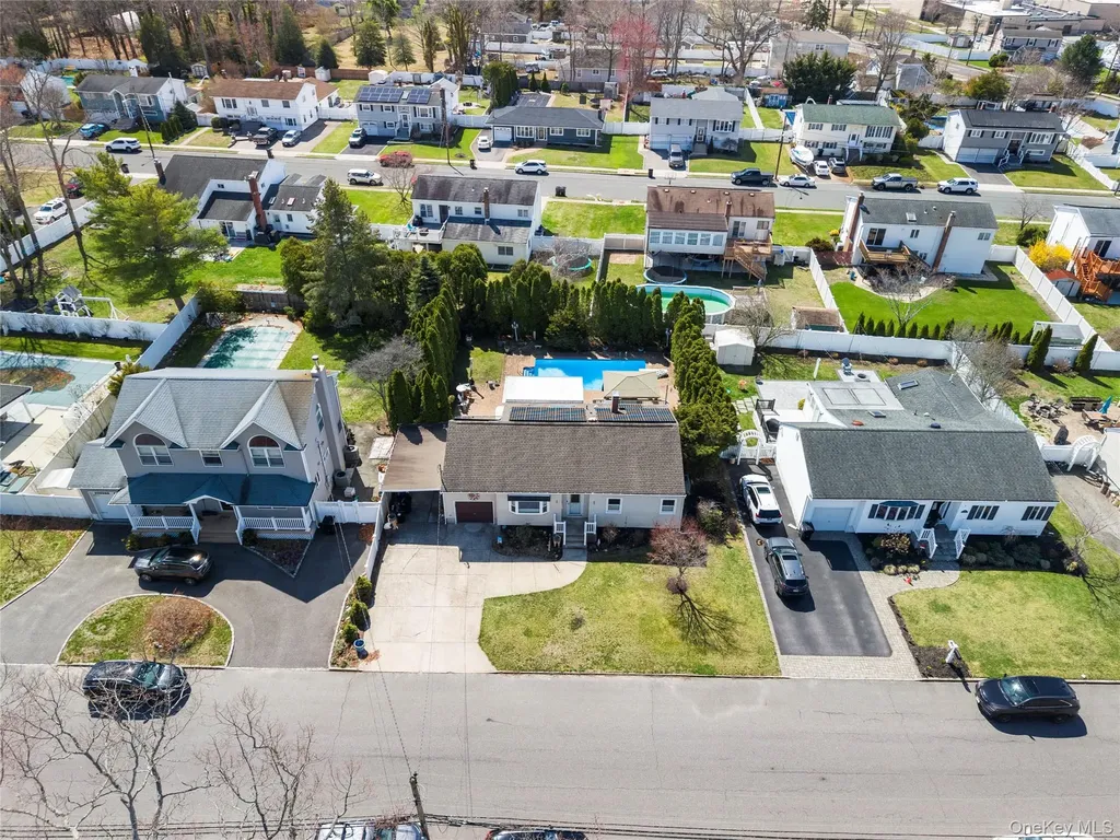 32 46th Street Islip NY 11751