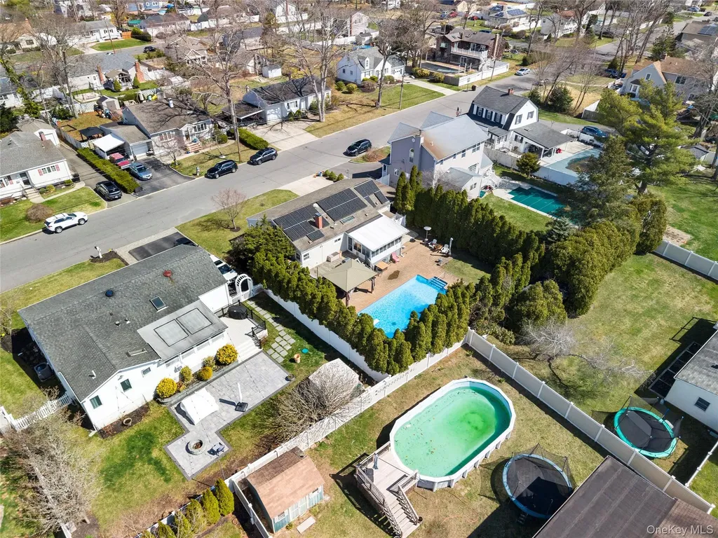 32 46th Street Islip NY 11751