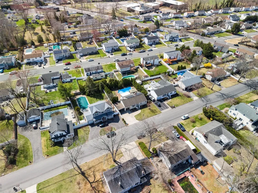 32 46th Street Islip NY 11751