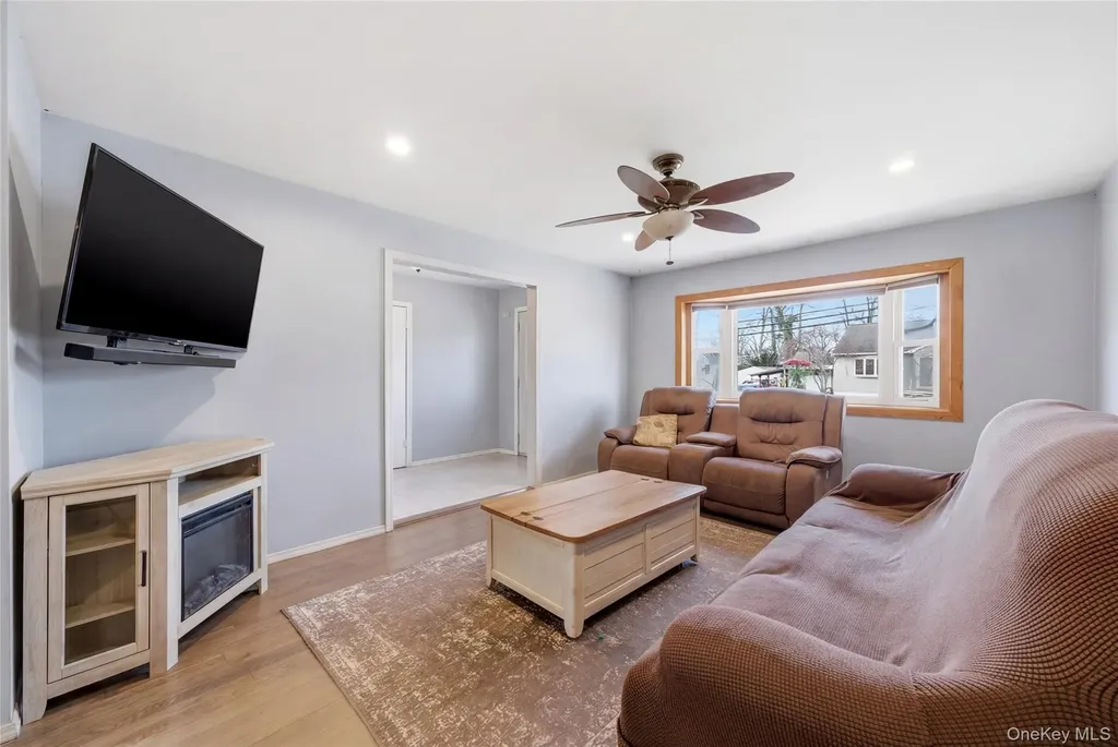 32 46th Street Islip NY 11751