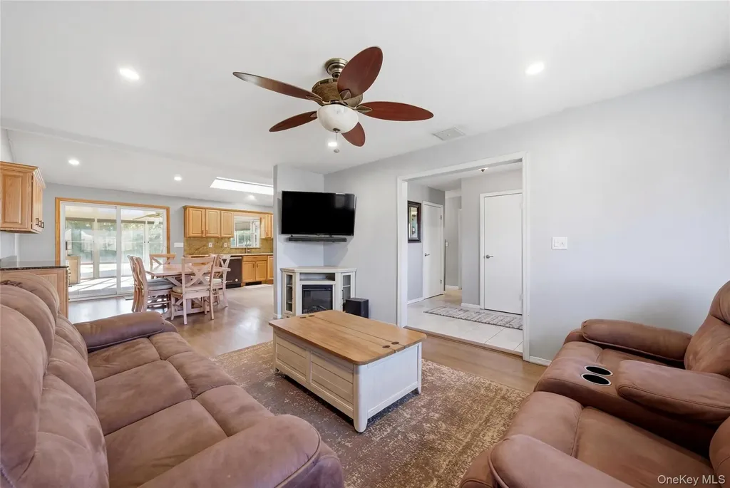 32 46th Street Islip NY 11751