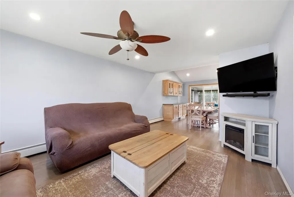 32 46th Street Islip NY 11751