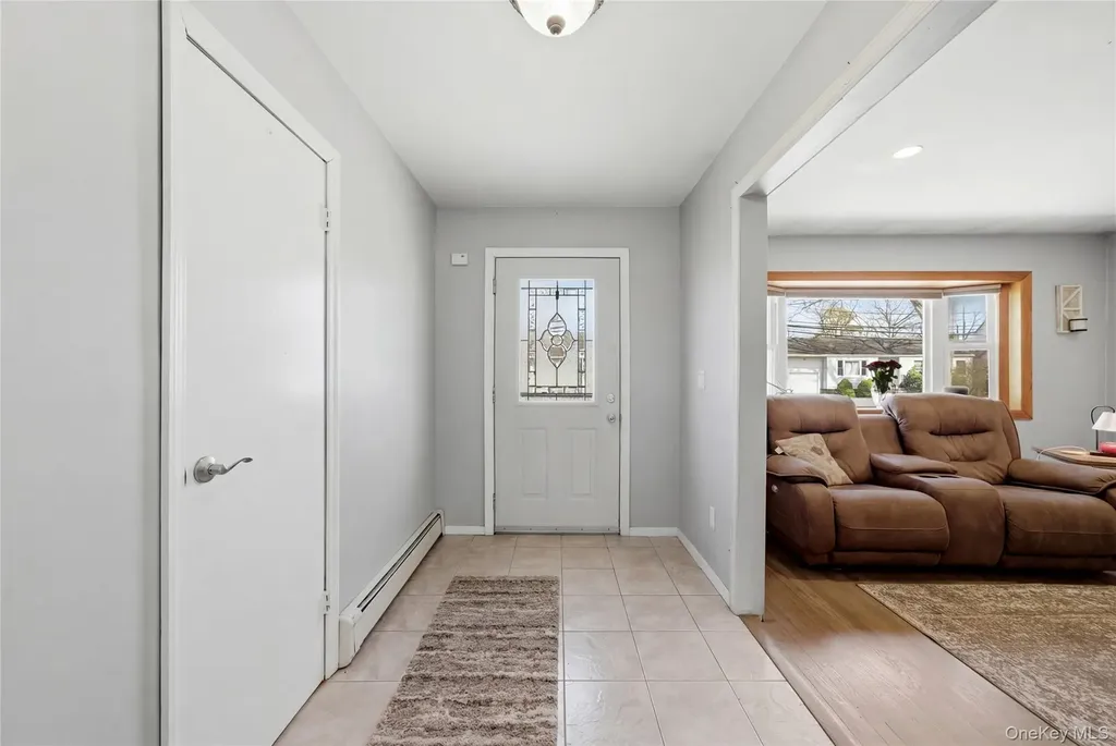 32 46th Street Islip NY 11751