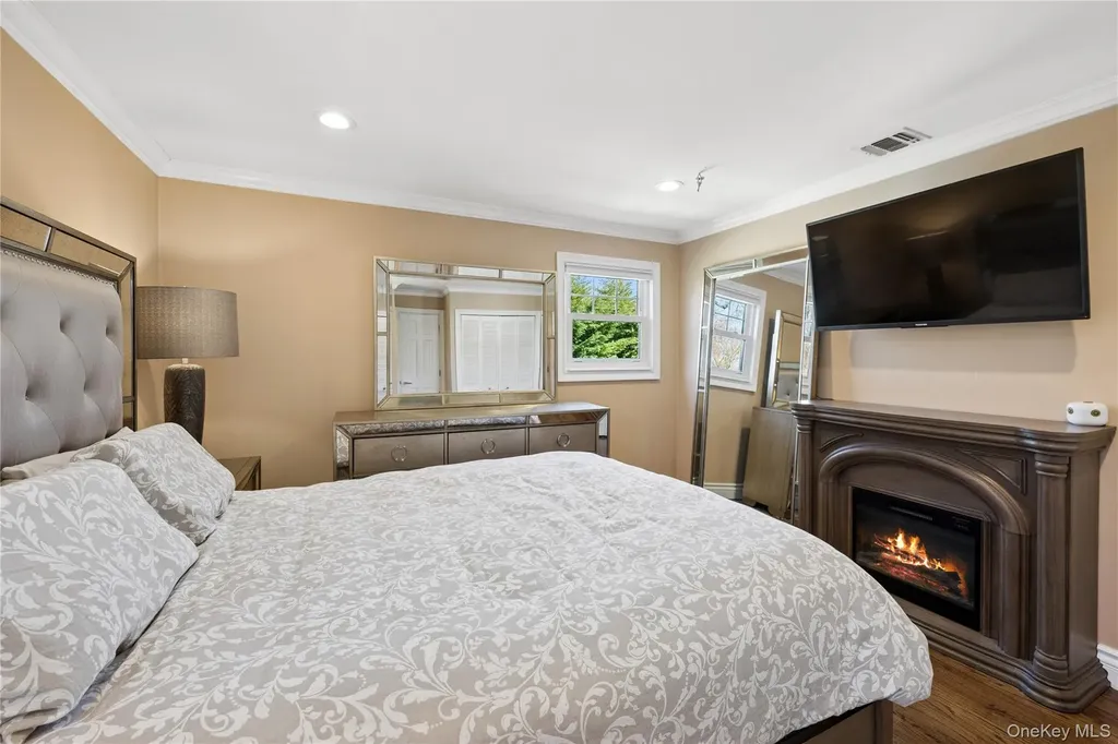 44 Archie Place West Islip NY 11795