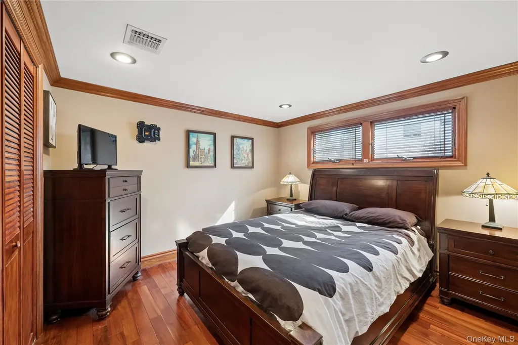 44 Archie Place West Islip NY 11795