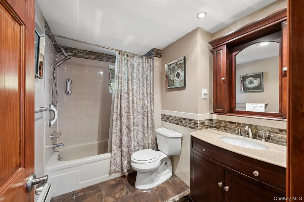 44 Archie Place West Islip NY 11795
