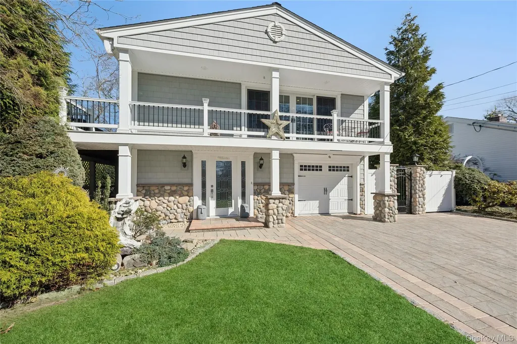 44 Archie Place West Islip NY 11795