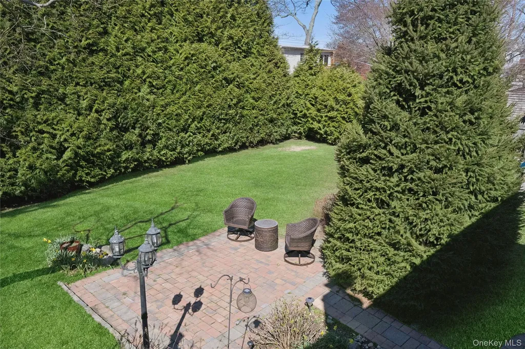 44 Archie Place West Islip NY 11795