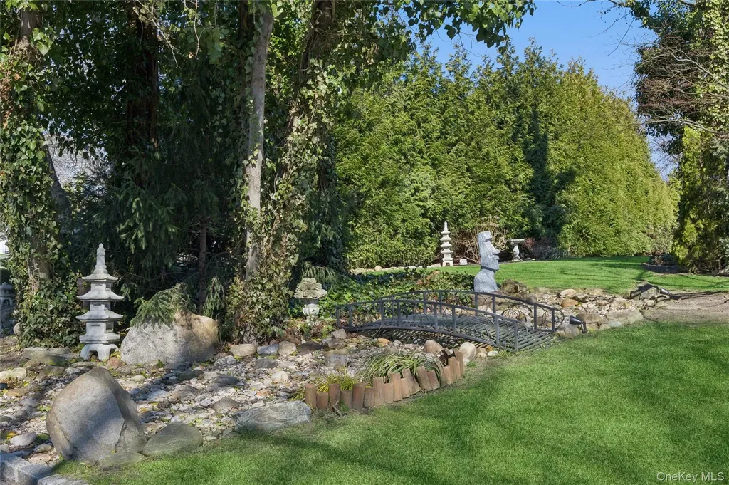 44 Archie Place West Islip NY 11795