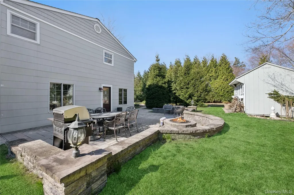 44 Archie Place West Islip NY 11795