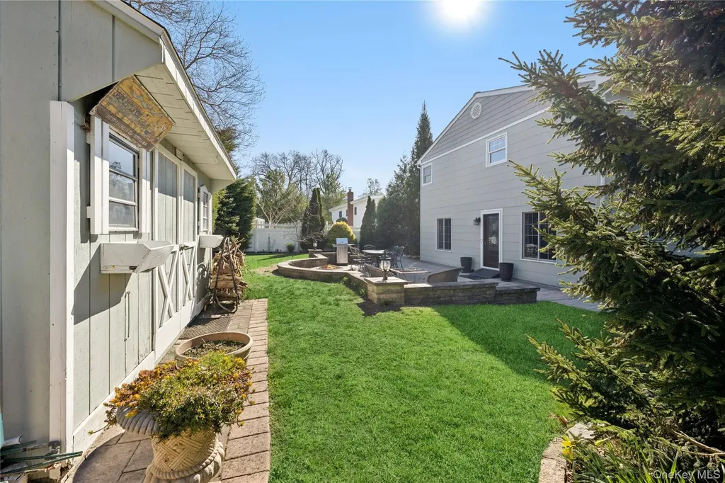 44 Archie Place West Islip NY 11795