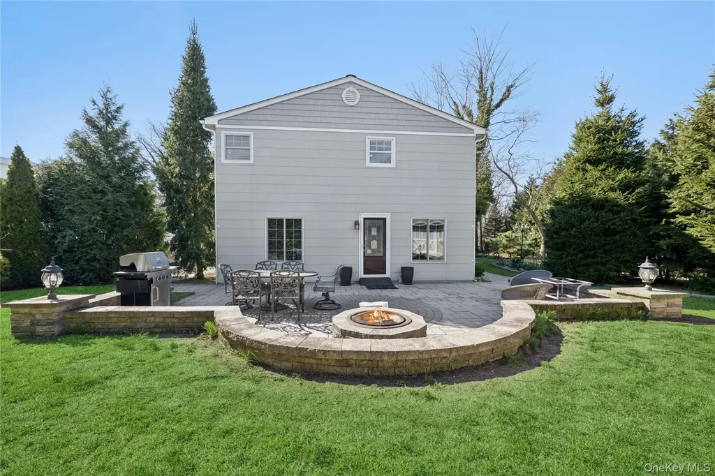 44 Archie Place West Islip NY 11795