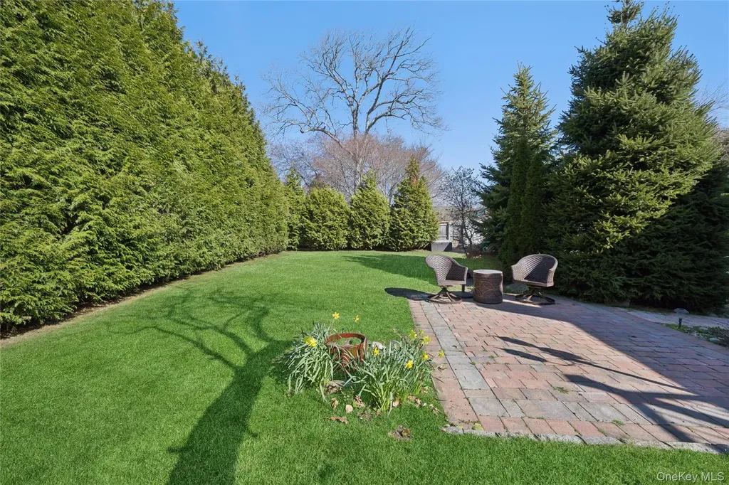 44 Archie Place West Islip NY 11795