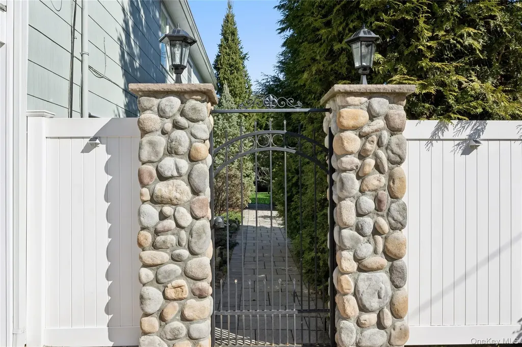44 Archie Place West Islip NY 11795