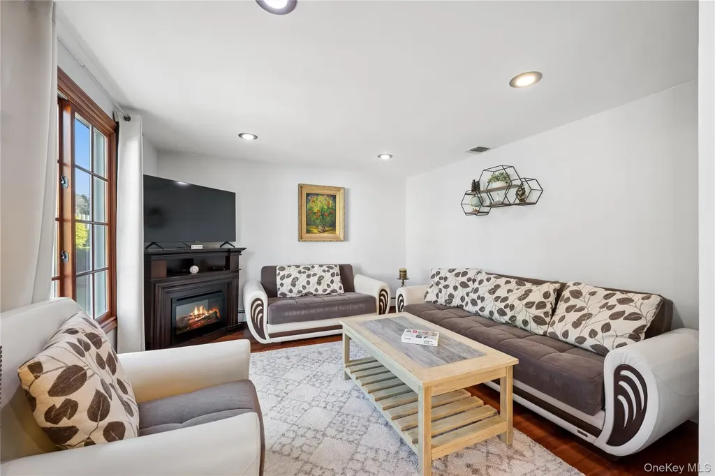 44 Archie Place West Islip NY 11795