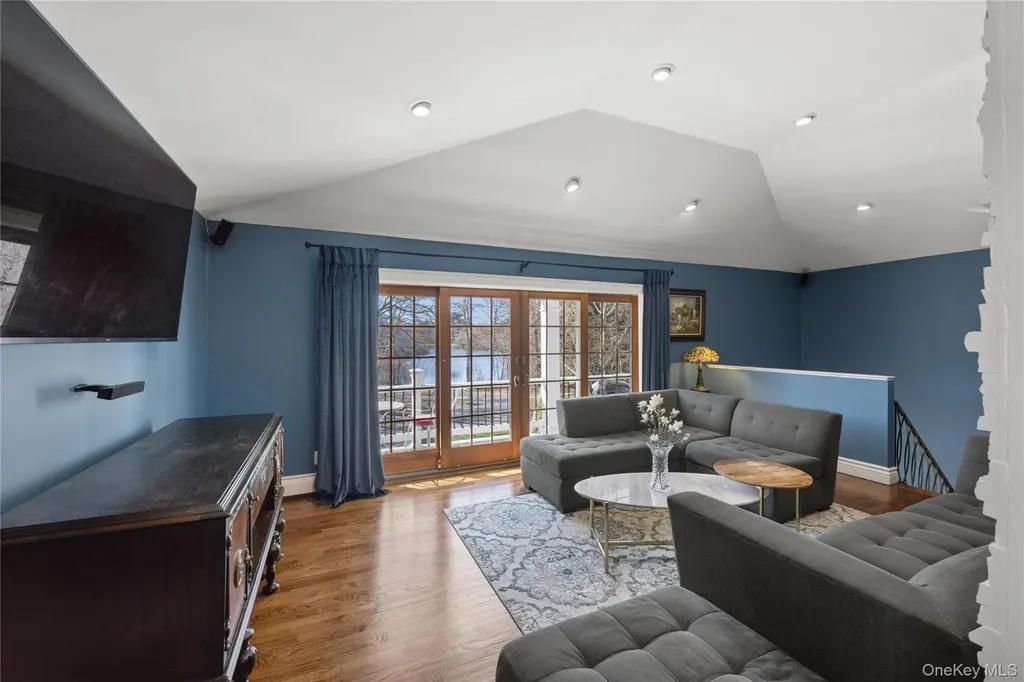 44 Archie Place West Islip NY 11795