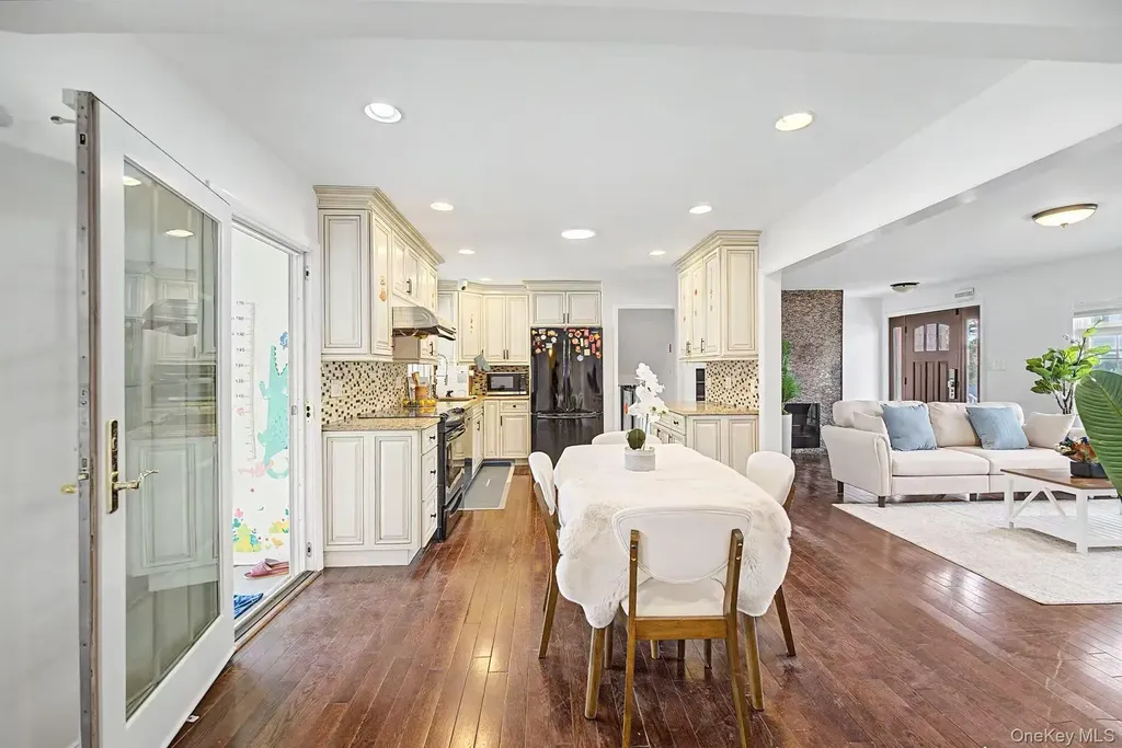 357 Gates Avenue East Meadow NY 11554
