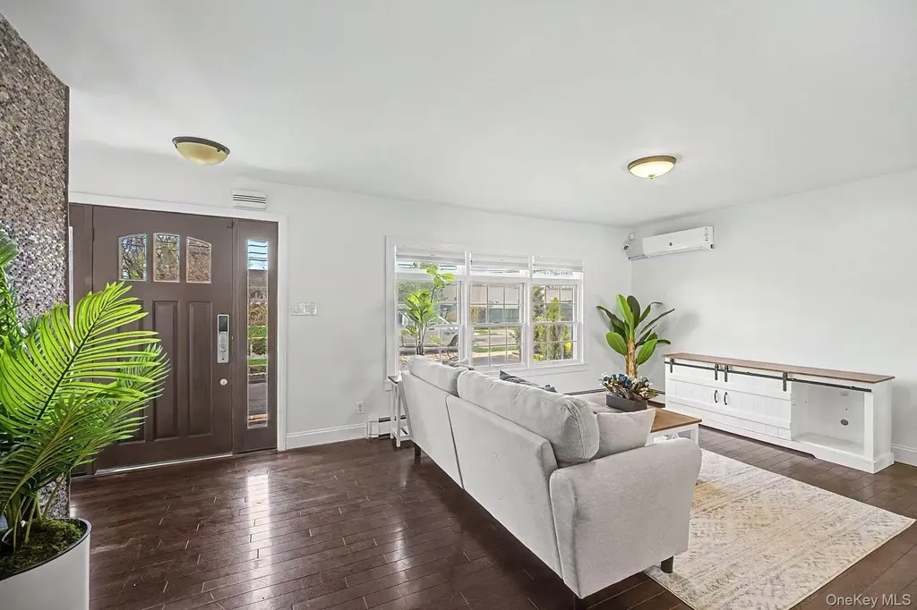 357 Gates Avenue East Meadow NY 11554