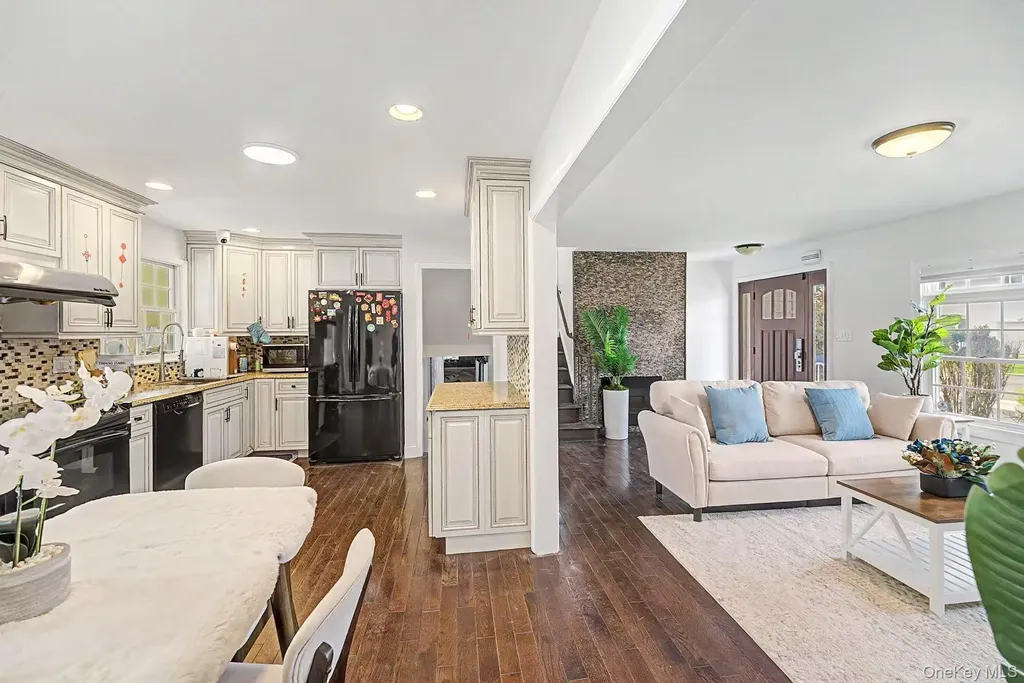 357 Gates Avenue East Meadow NY 11554