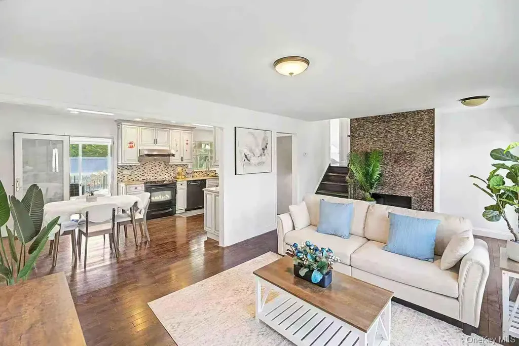 357 Gates Avenue East Meadow NY 11554