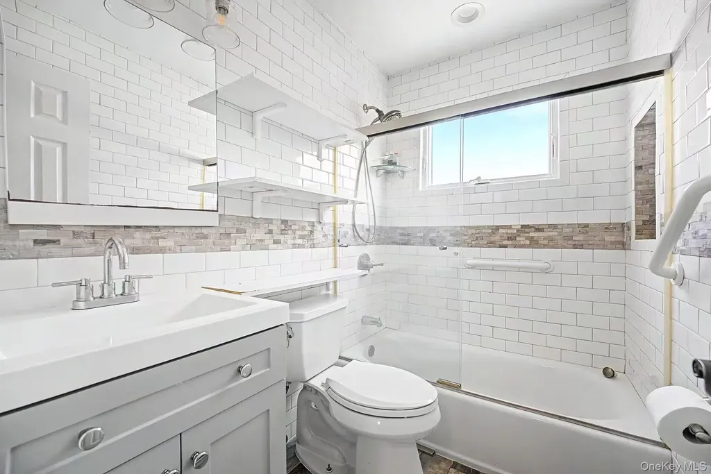 357 Gates Avenue East Meadow NY 11554