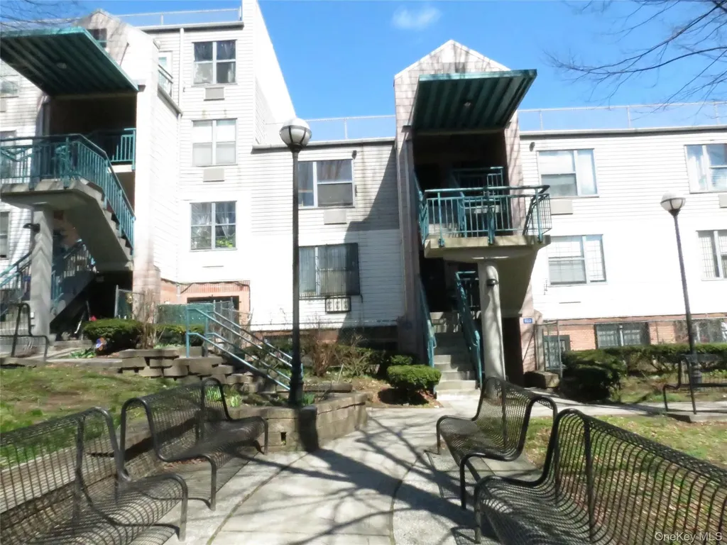 522 E 159th Street Bronx NY 10451
