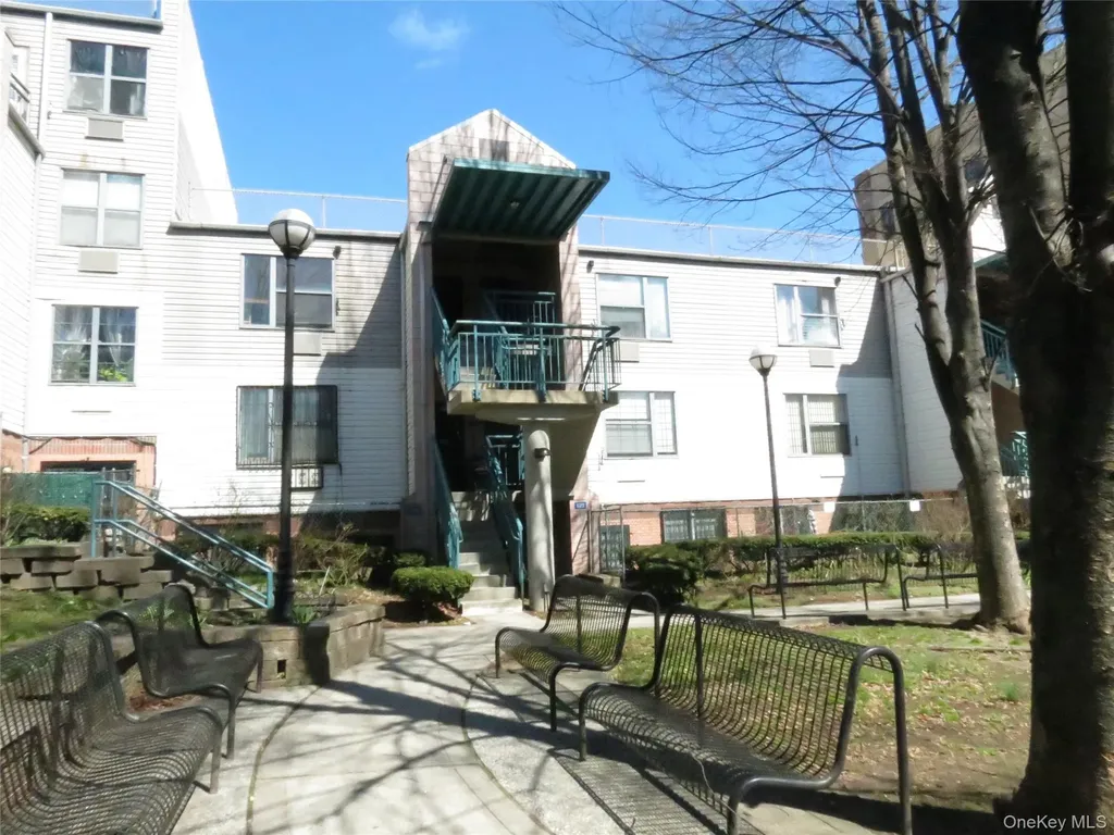 522 E 159th Street Bronx NY 10451