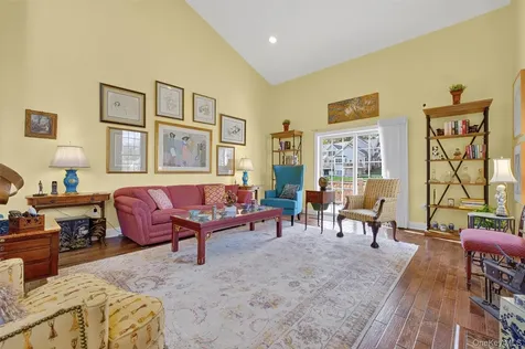 17 Deforest Drive Cortlandt Manor NY 10567