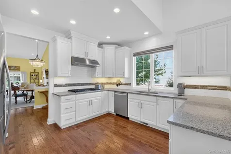 17 Deforest Drive Cortlandt Manor NY 10567