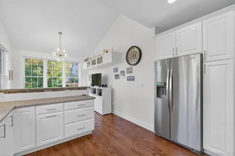 17 Deforest Drive Cortlandt Manor NY 10567