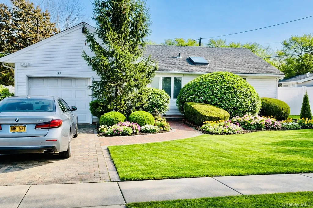 39 Laurel Hill Road Valley Stream NY 11581