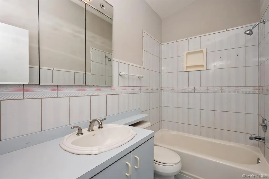 227 Columbus Parkway Mineola NY 11501